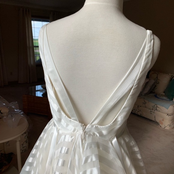 Hayley Paige Decklyn Wedding Gown - Picture 7 of 8